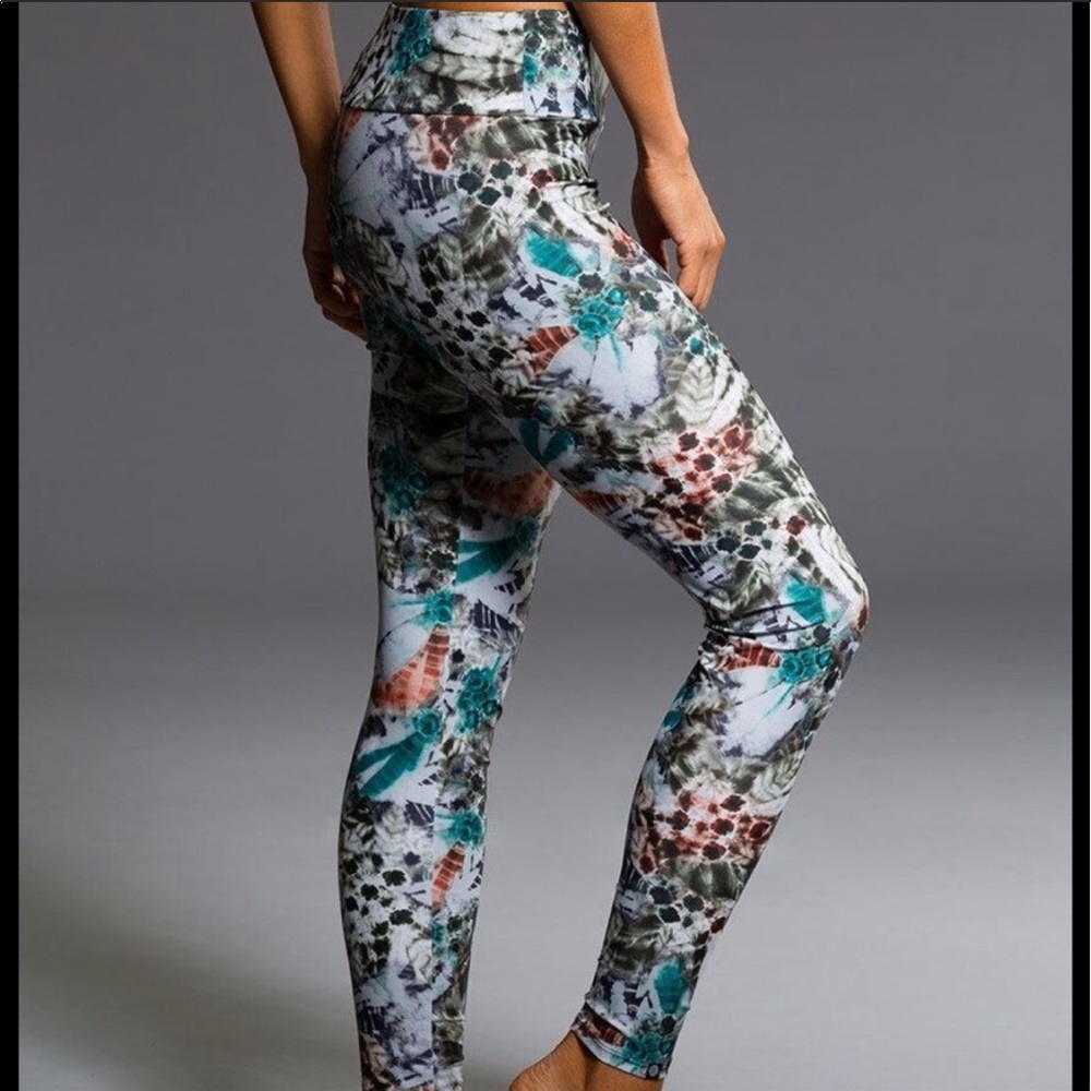 Onzie Free Spirit Yoga Leggings Size S/M